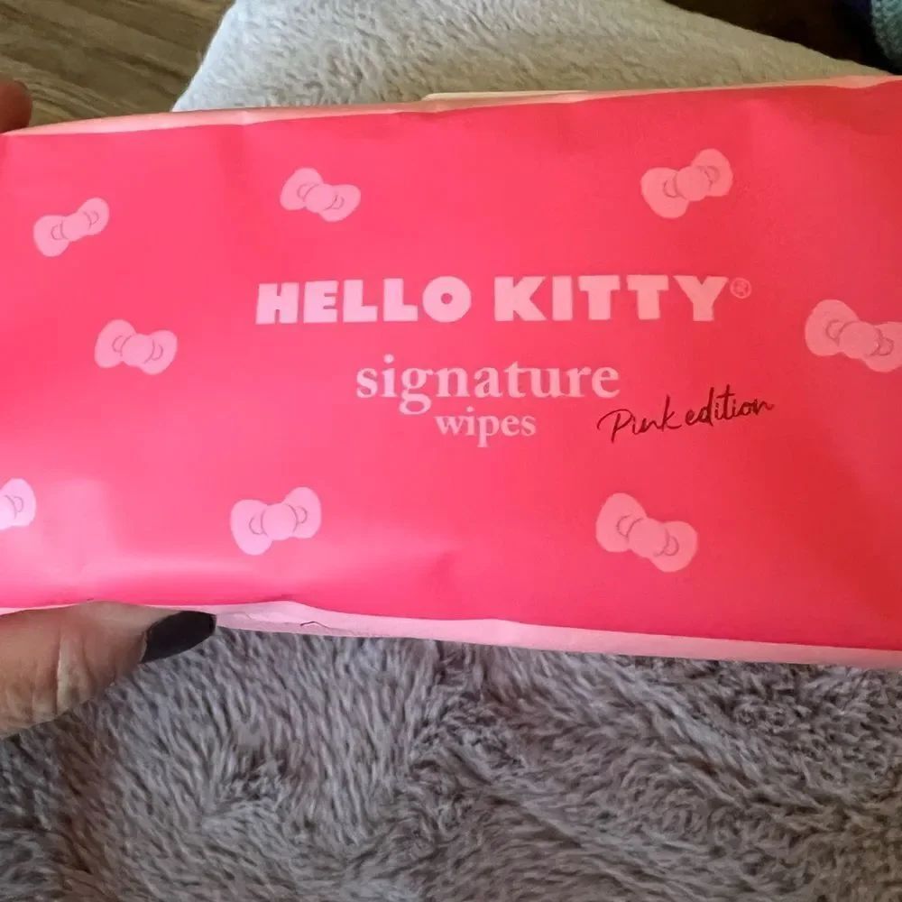 Hello Kitty Wet Wipes 70 Count - Picture 7 of 7